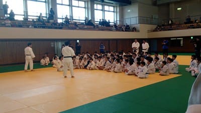 まずはお話で緊張をとく