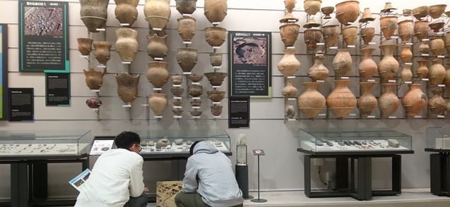 縄文土器 (12,000年前から紀元前300年頃)